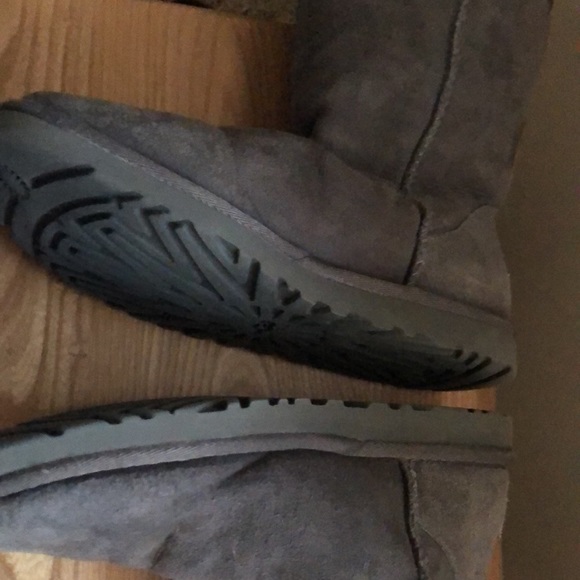 🚫SOLD🚫Classic Short UGGs - Picture 16 of 17